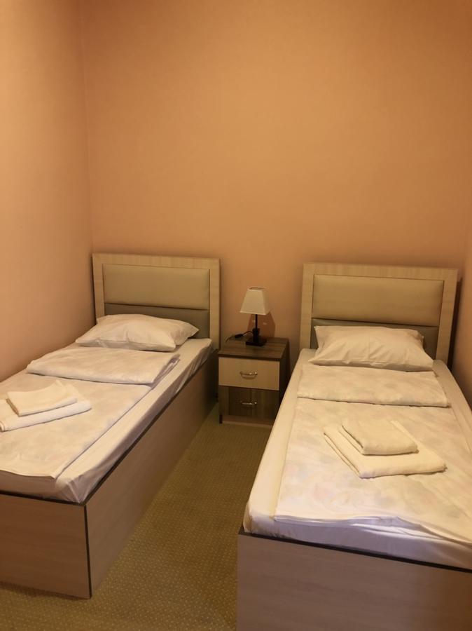 Bloor Hotel 耶烈万 外观 照片